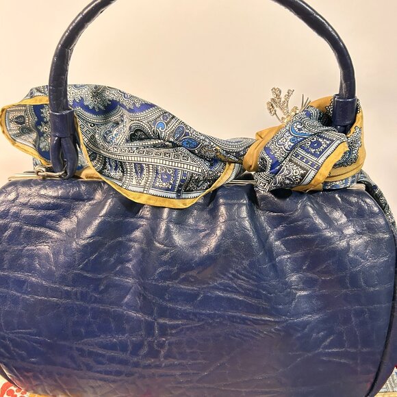 ✨ MCM Vintage Kiss-Lock Top Handle handbag with a Modern Twist  ✨ - Picture 7 of 9